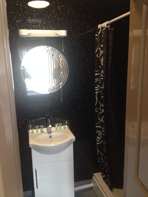 Bed and Breakfast Coach & Horses Tredegar Номер фото