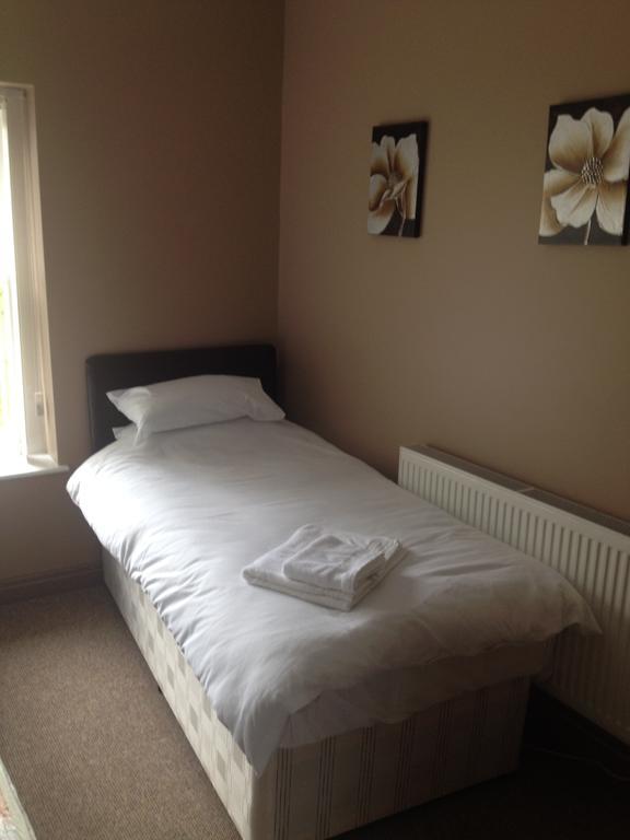 Bed and Breakfast Coach & Horses Tredegar Номер фото