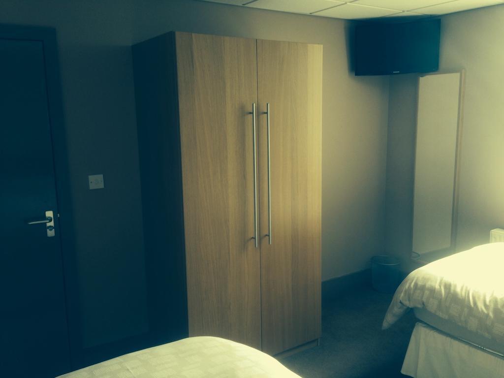 Bed and Breakfast Coach & Horses Tredegar Экстерьер фото